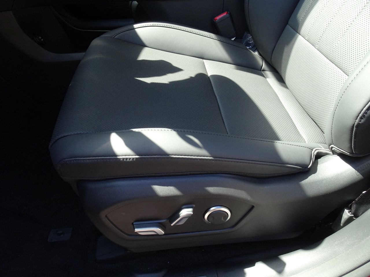 New 2027 Red Hyundai SEL AWD image 9