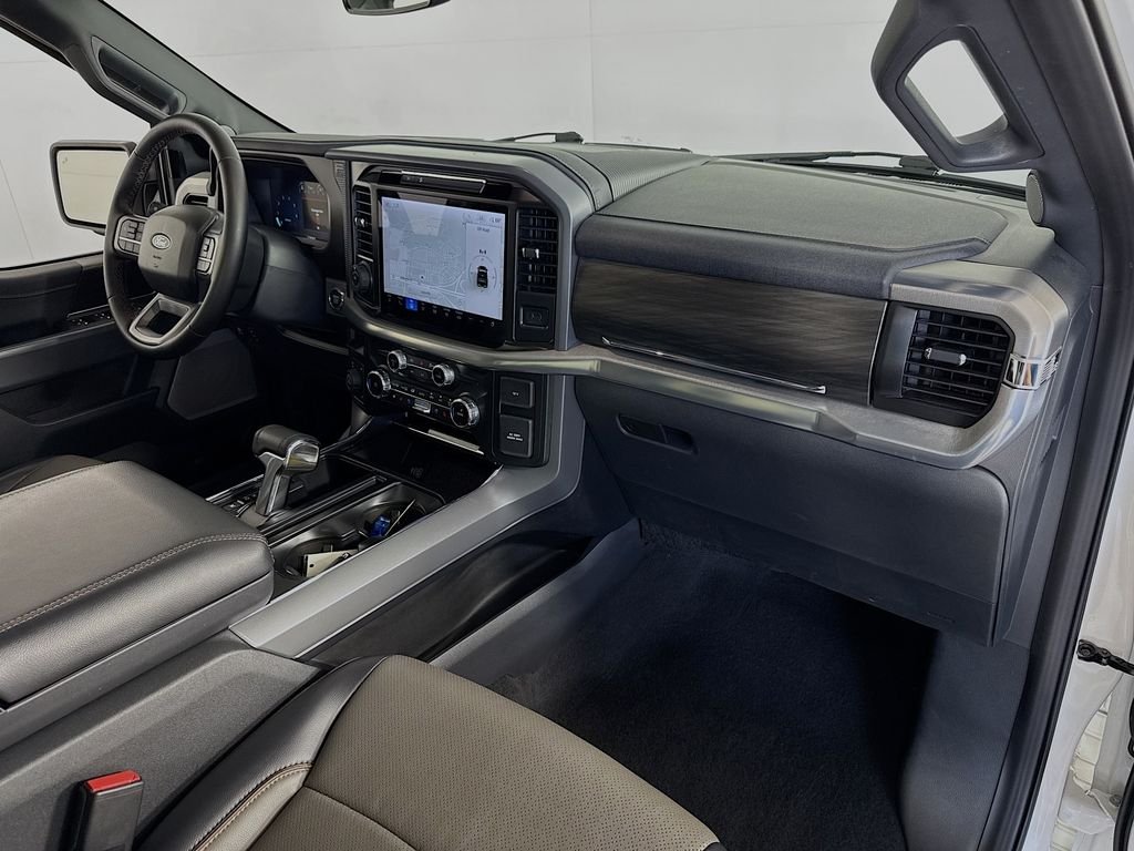 Used 2025 Star White Metallic Tri-Coat Ford LARIAT image 31