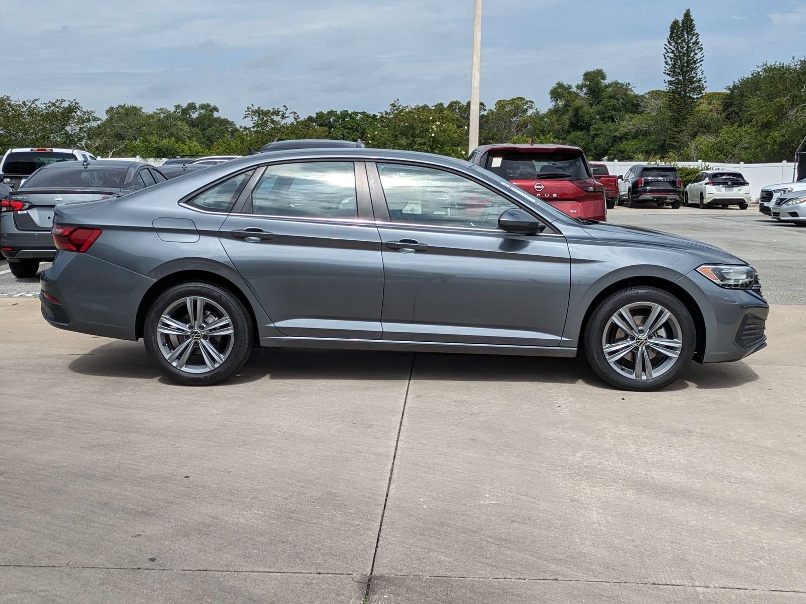 Used 2024 Gray Volkswagen 1.5T SE image 4