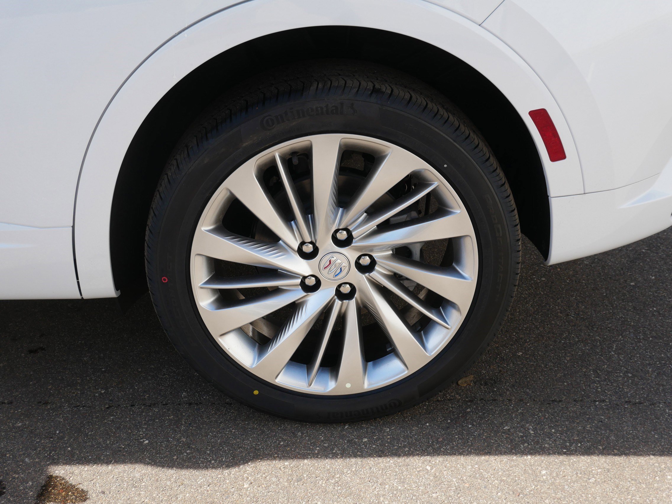 New 2026 Iridescent White Tricoat Buick Avenir image 3