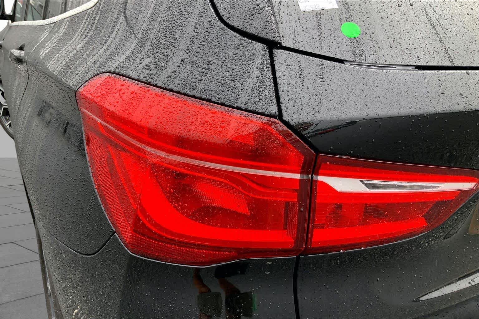Used 2022 Jet Black BMW xDrive28i image 27