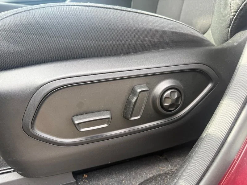 Used 2023 Red Jeep Laredo X image 4