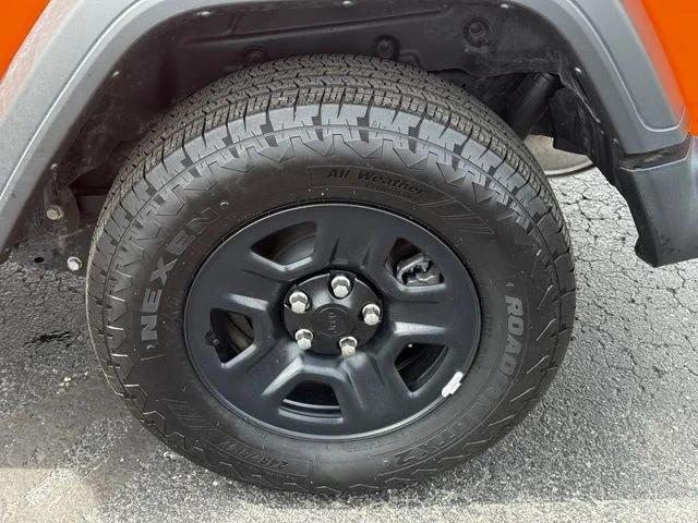 Certified Used 2025  Jeep Sport image 11
