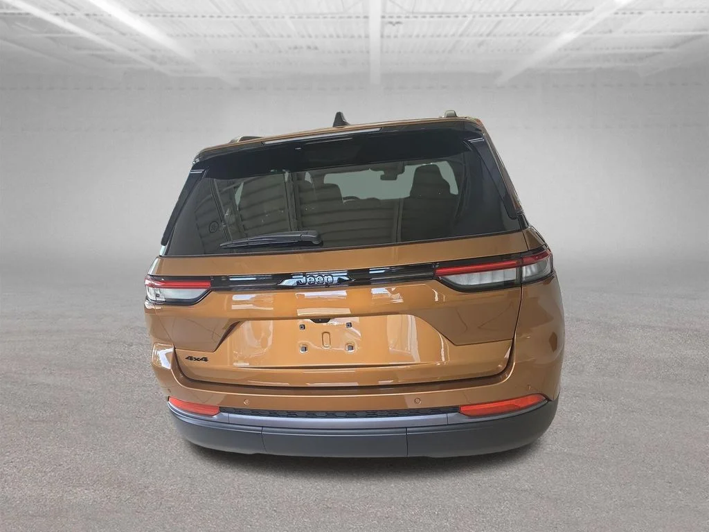 New 2026 Copper Shino Metallic Clearcoat Jeep Limited image 3