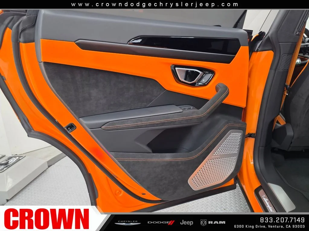Used 2024  Lamborghini S image 33