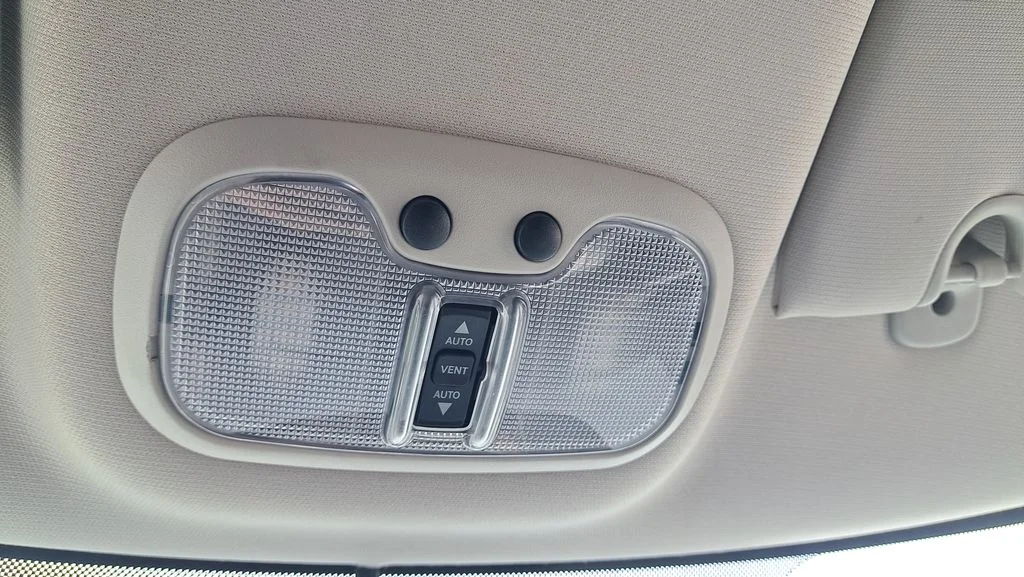 Used 2015 Blue Jeep Latitude image 24