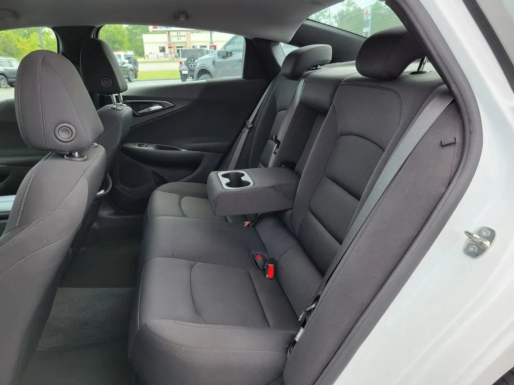 Used 2024 Summit White Chevrolet 1LT image 13