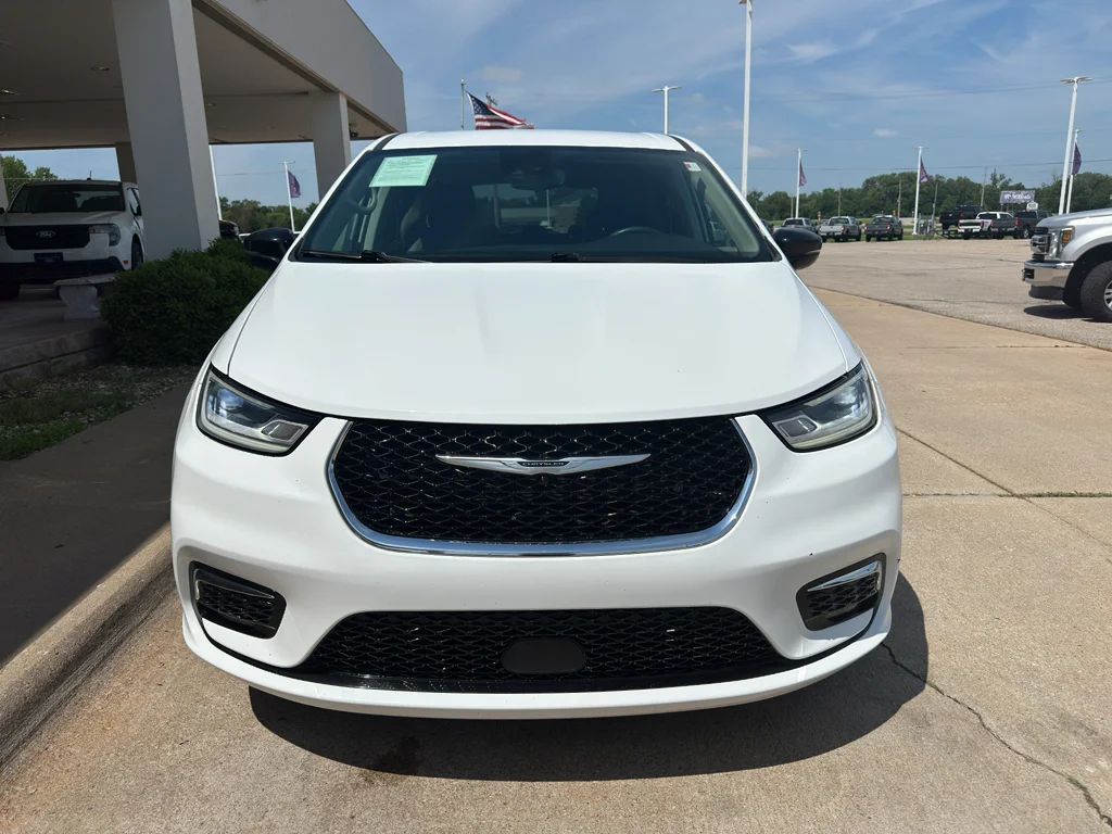 Used 2024 White Chrysler Touring L image 8