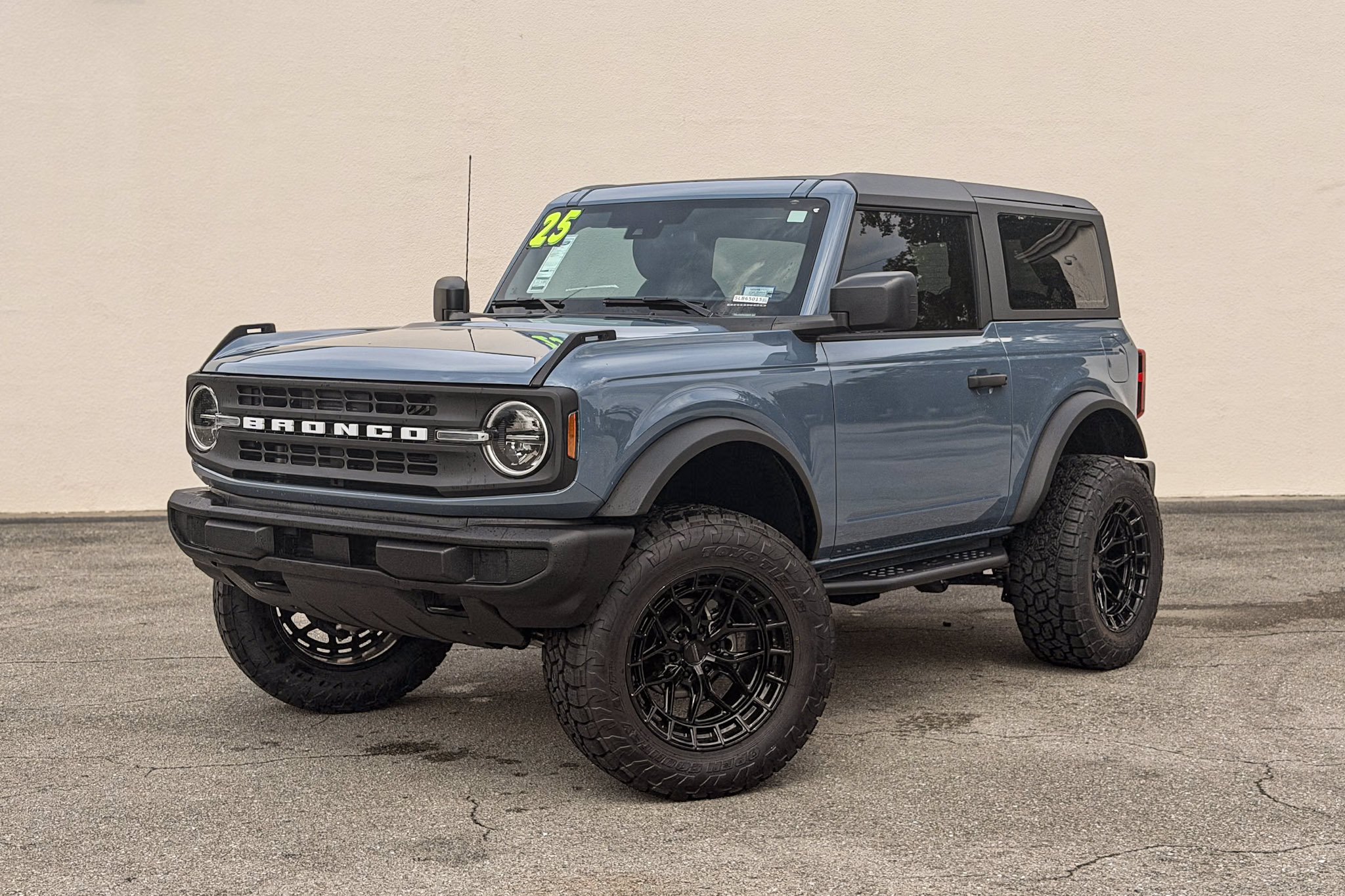2025 Ford Bronco 2-Door Base