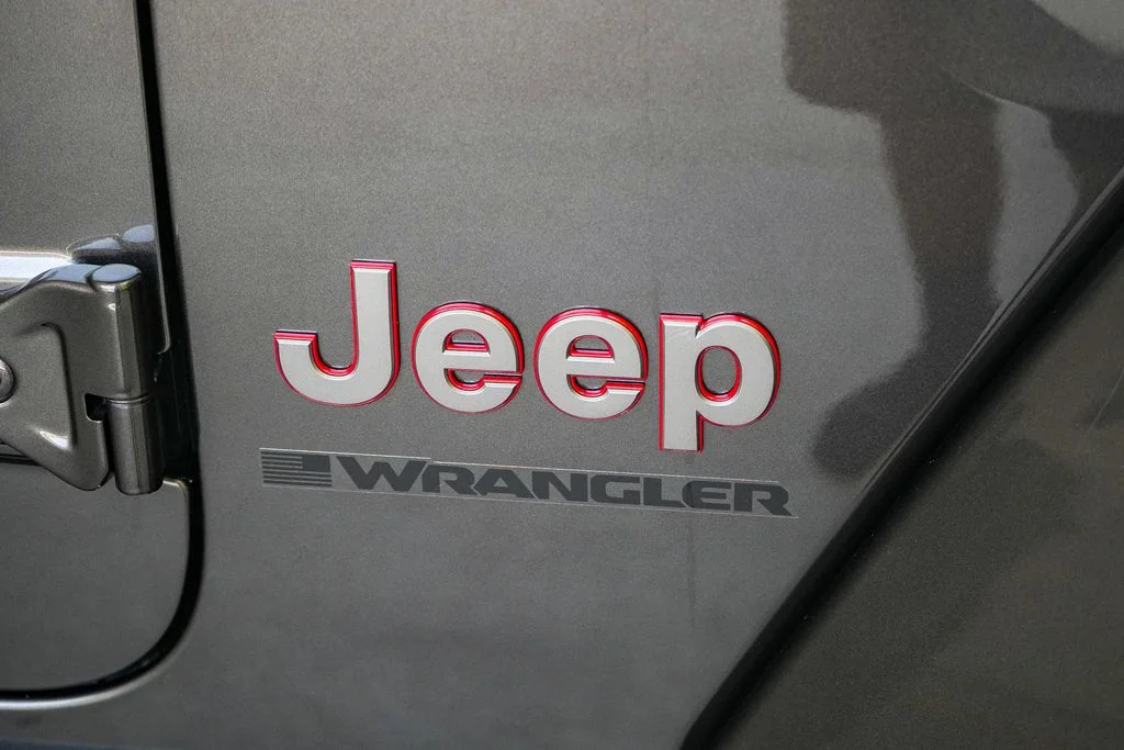New 2026 Granite Crystal Metallic Clear-Coat Exterior Paint Jeep Rubicon X image 9