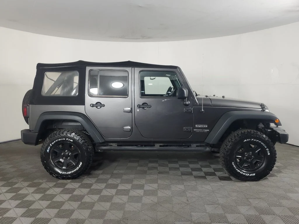 Used 2018 Gray Jeep Sport 4x4 image 3