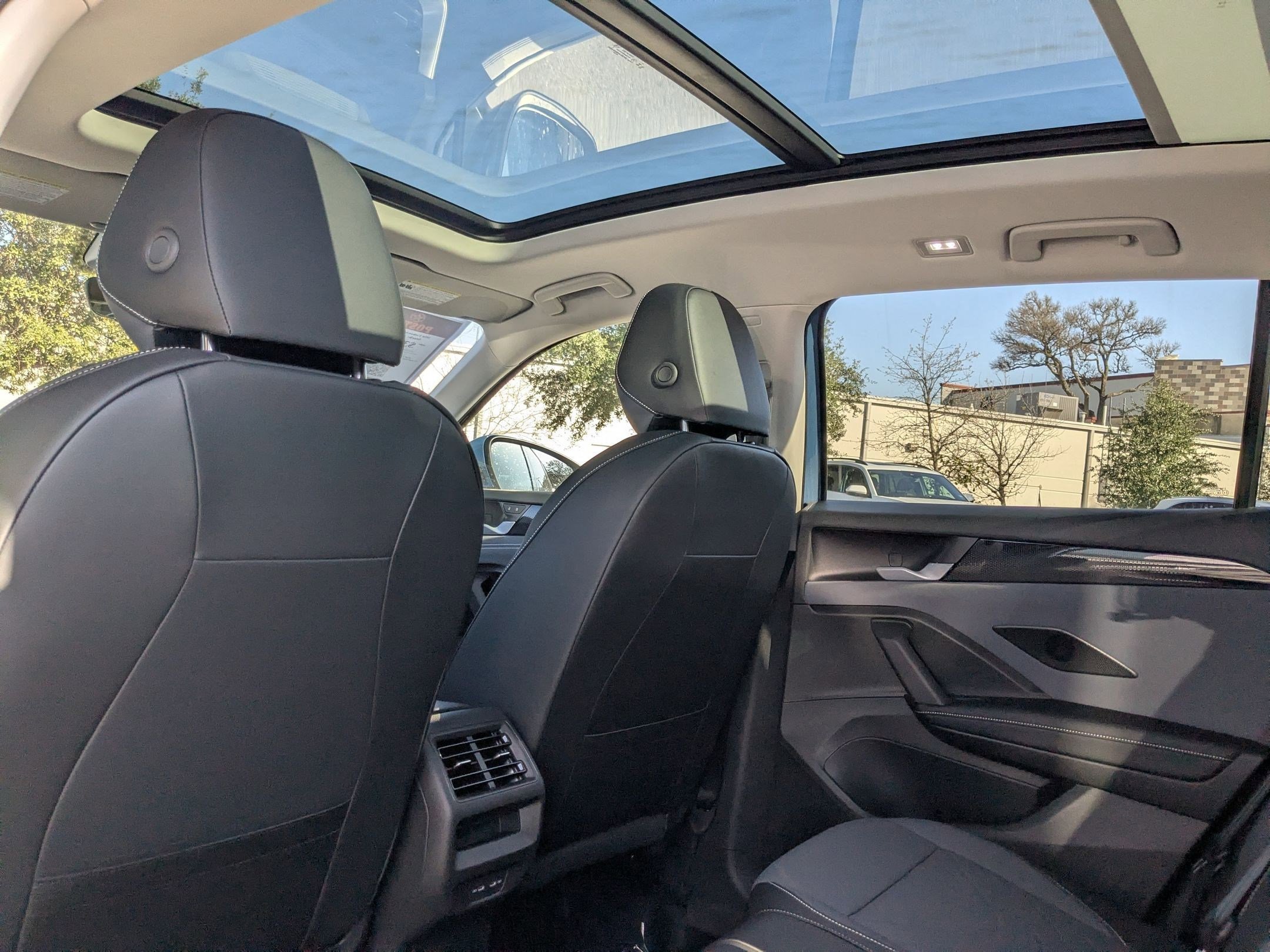 New 2026 Monterey Blue Pearl Volkswagen SE image 18