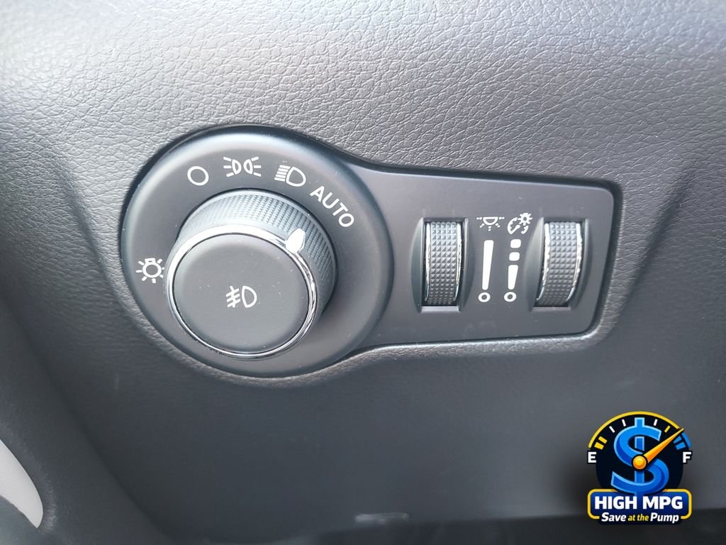 Used 2025 Silver Jeep Limited image 18