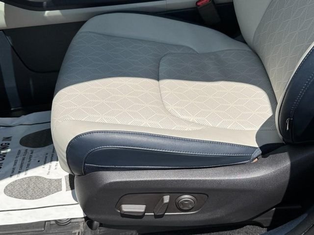 Used 2025 Metal Kia EX image 26