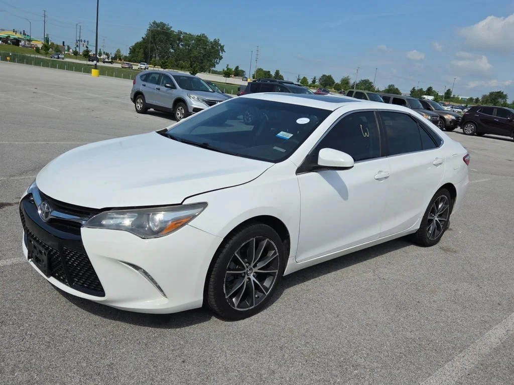 Used 2017 White Toyota XSE image 5