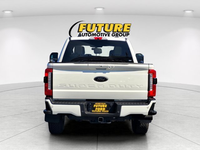 Used 2025  Ford Lariat image 5