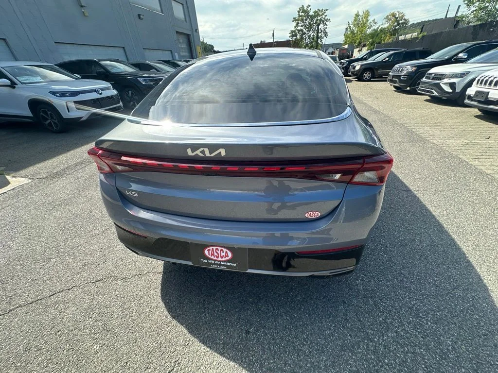 Used 2024 Silver Kia LXS image 5