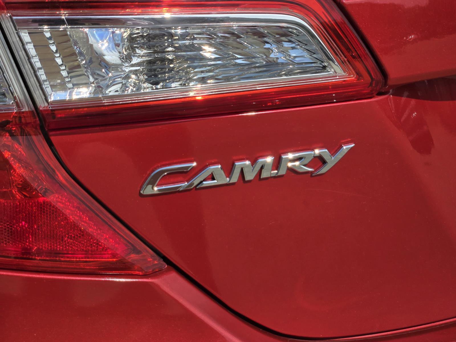 Used 2014 Barcelona Red Metallic Toyota SE image 10