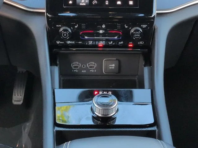 Used 2024 Red Jeep Altitude X image 18