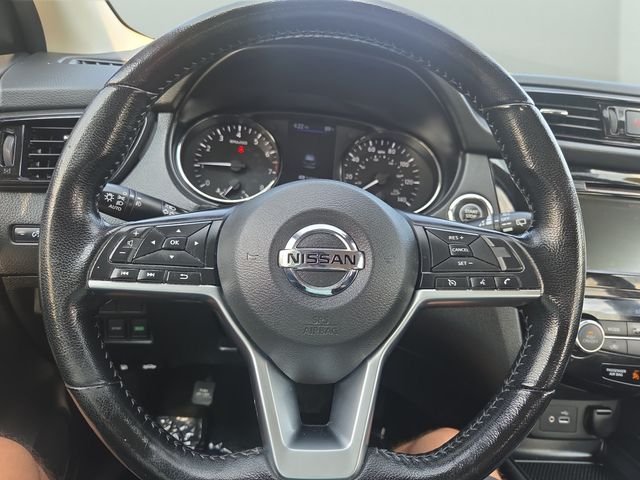 Used 2022 Black Nissan SV image 21