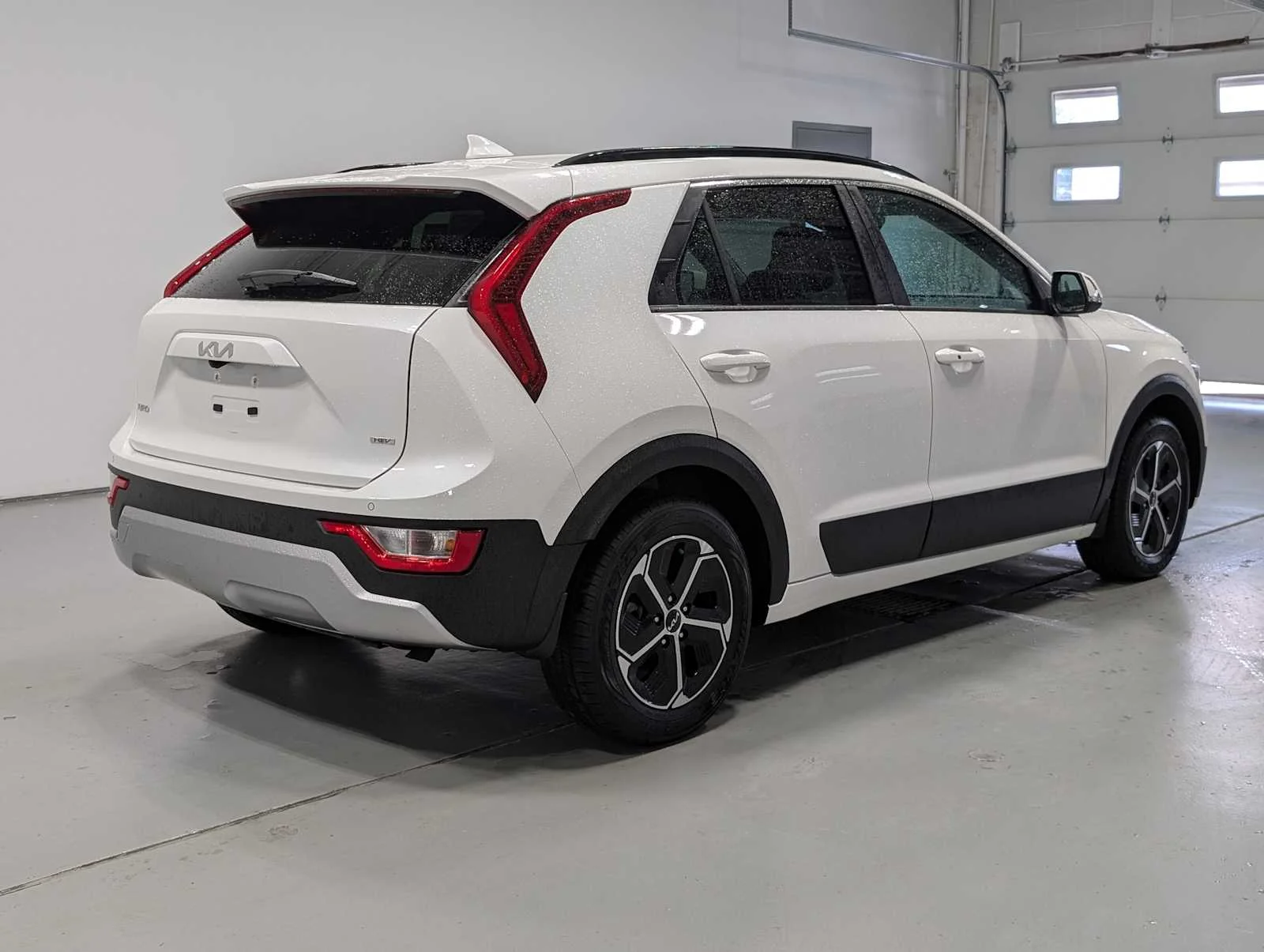 Used 2024 Snow White Pearl Kia EX image 8