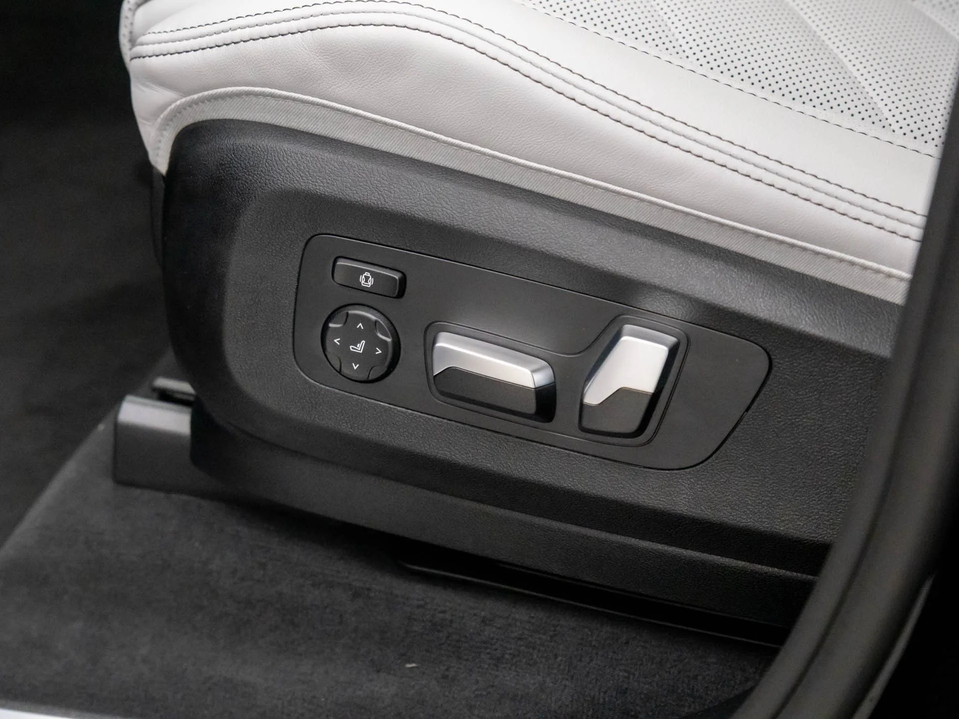 Certified Used 2026 Black BMW xDrive40i image 15