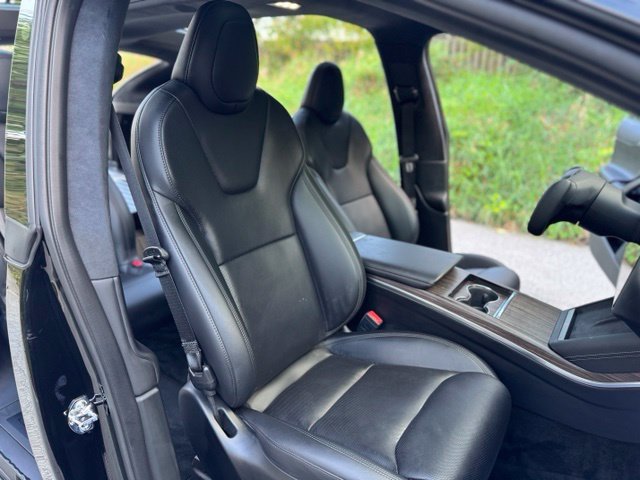 Used 2022 Solid Black Tesla Base image 19
