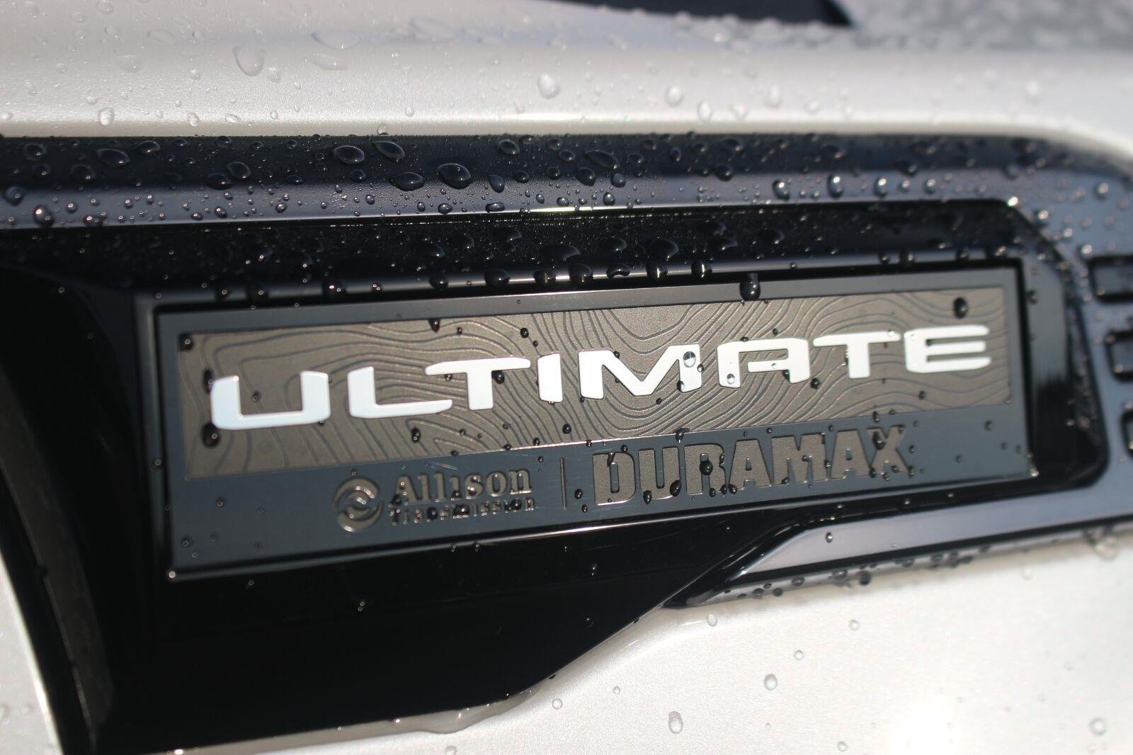 Used 2025 White Frost Tricoat GMC Denali Ultimate image 10