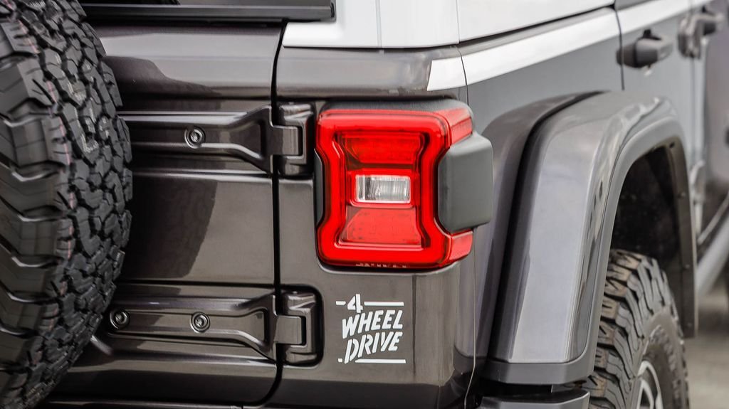 New 2026 Crystal Metallic Jeep Rubicon image 10