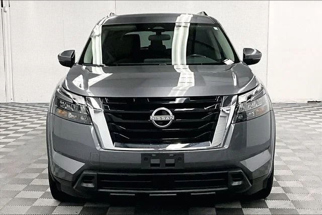 Used 2025 Gun Metallic Nissan SV image 4