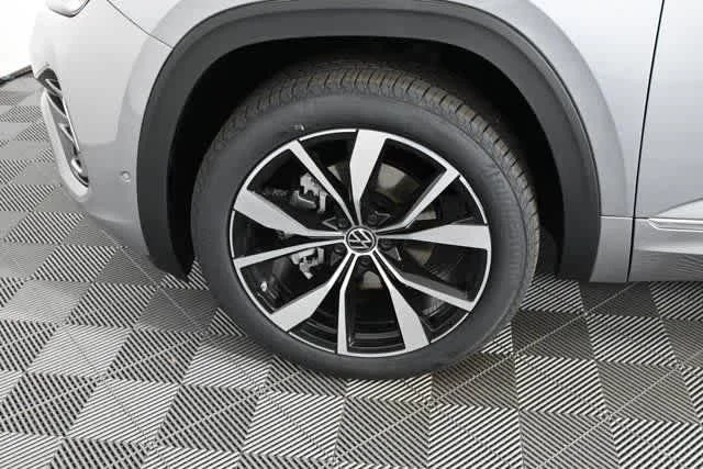 New 2026 silver mist metallic Volkswagen 2.0T SEL Premium R-Line image 8