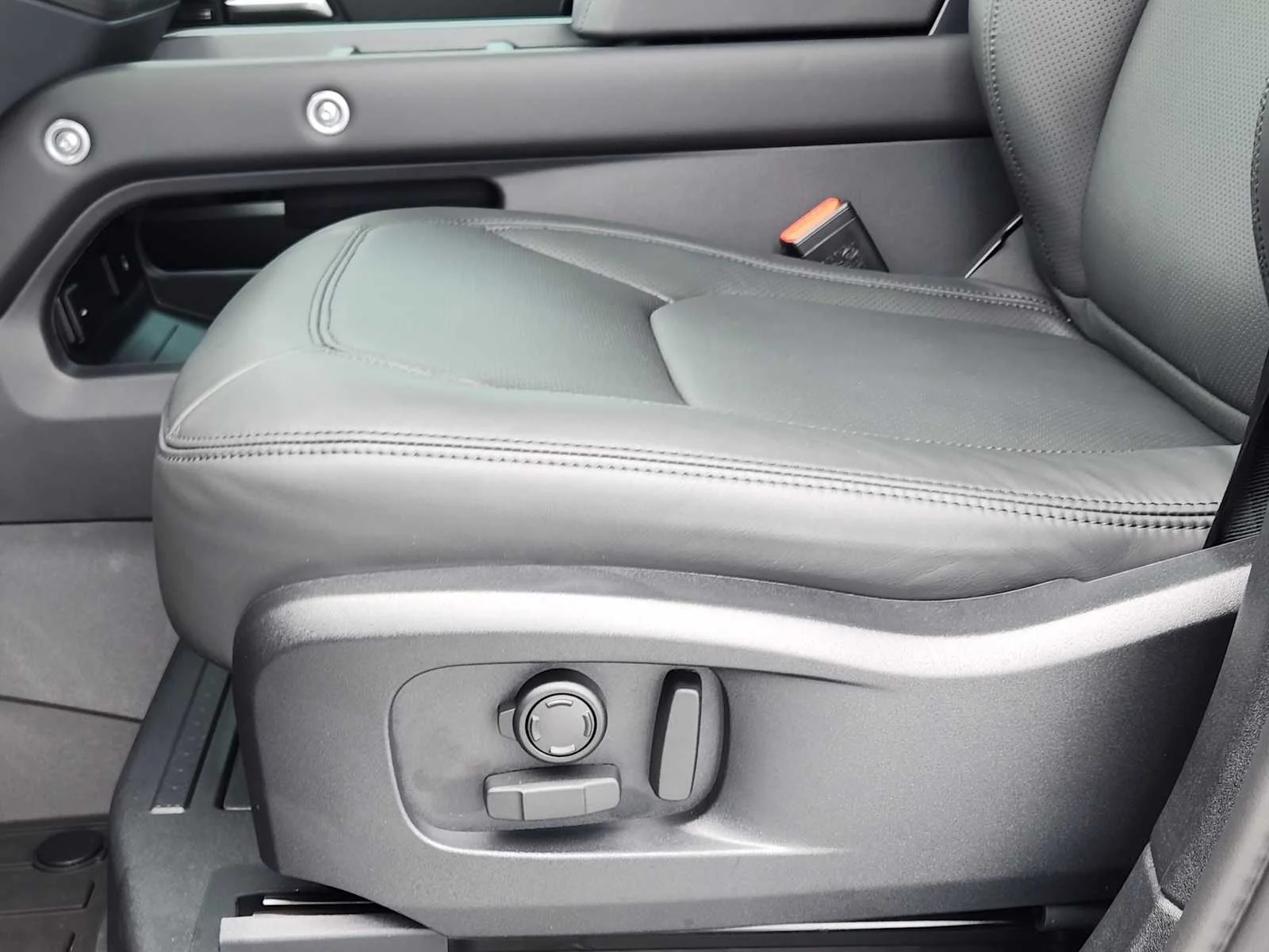 New 2026 Carpathian Grey LAND ROVER X-Dynamic SE image 23