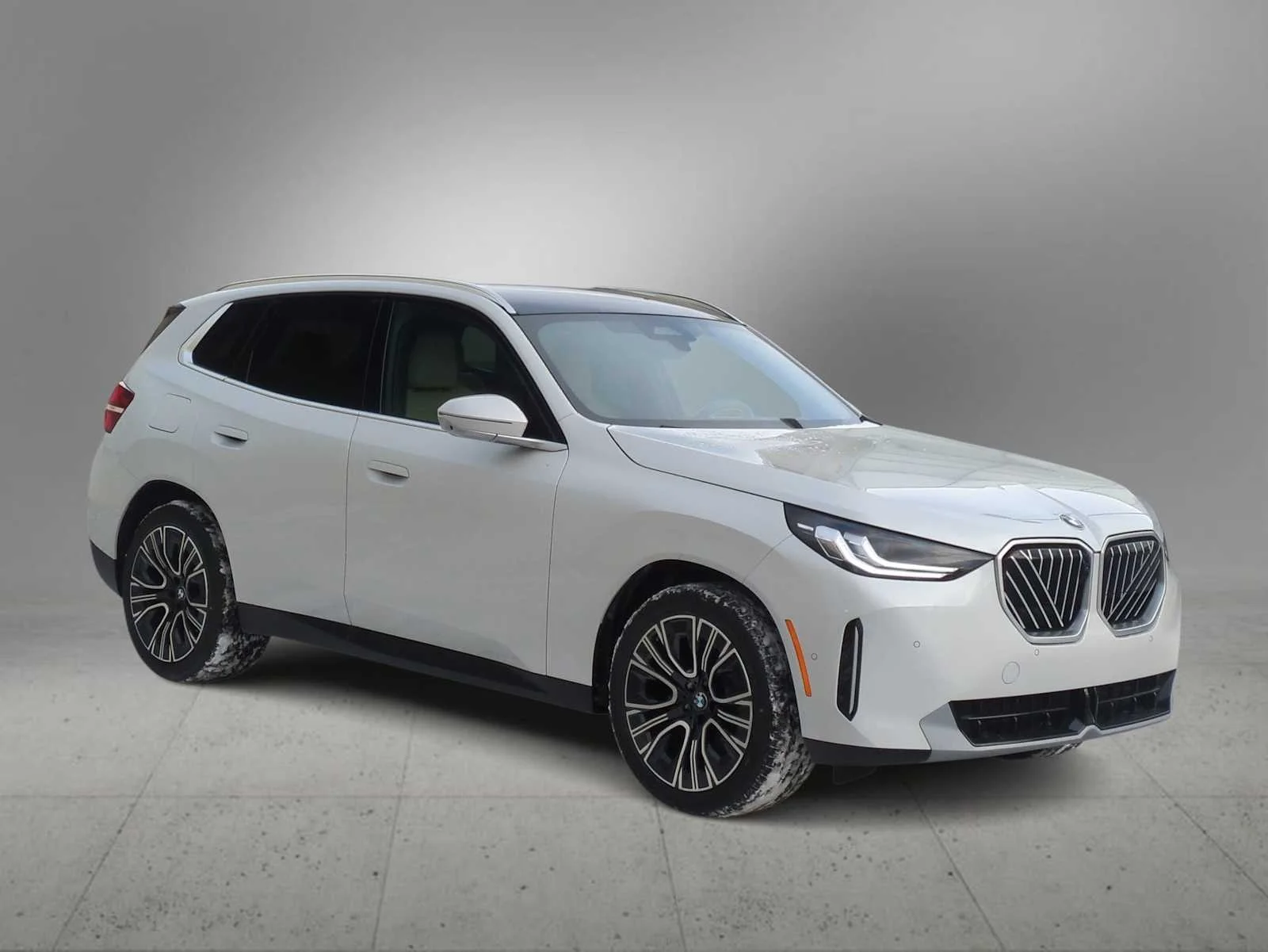 New 2026 Mineral White Metallic BMW 30 xDrive image 2