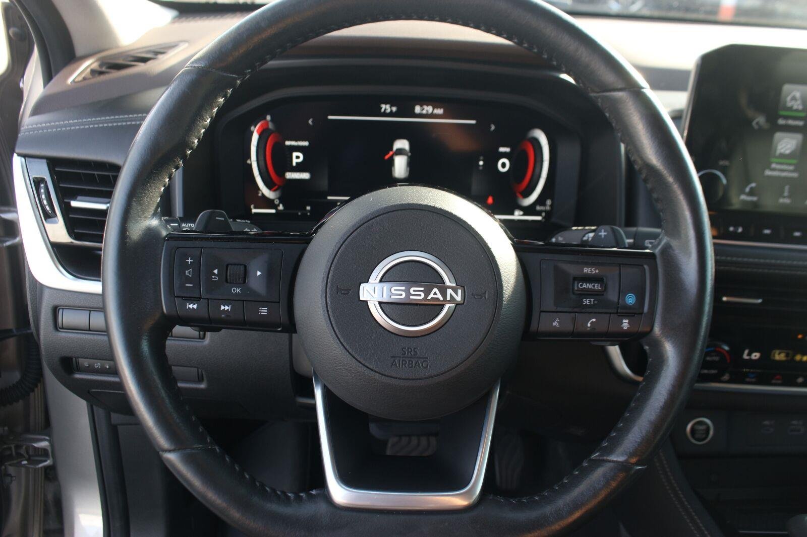 Used 2022 Gold Nissan Platinum image 19