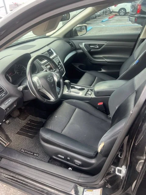 Used 2017 Black Nissan 2.5 SR image 4