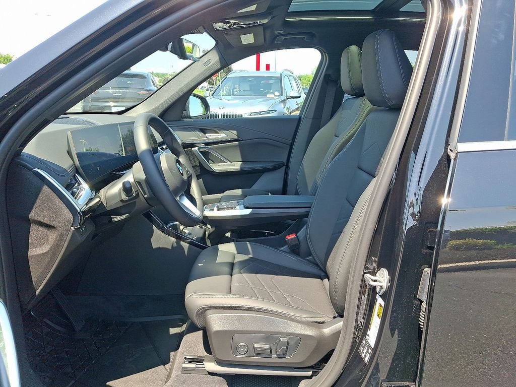 New 2026 Black Sapphire Metallic BMW xDrive28i image 6