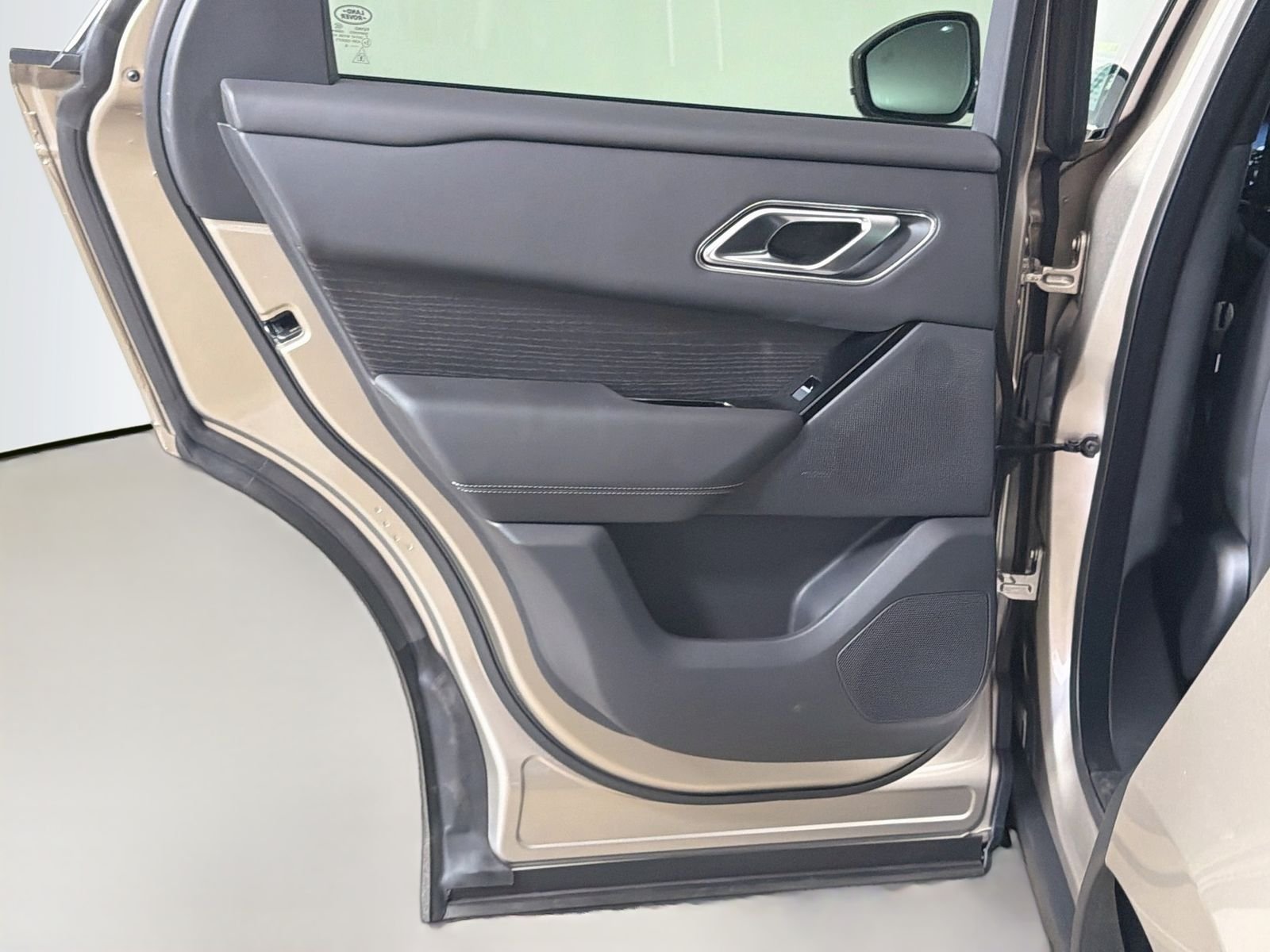 New 2026 Batumi Gold Land Rover Belgravia Edition image 25