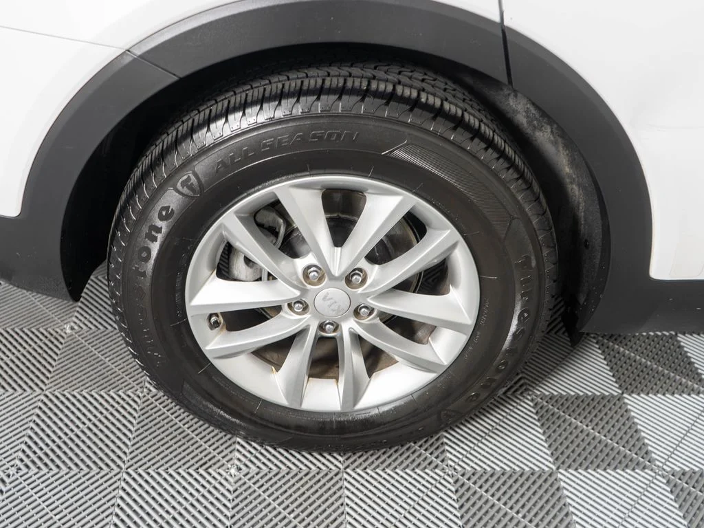 Used 2016 White Kia LX image 29