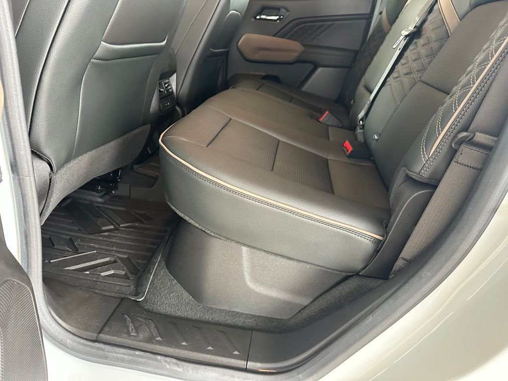 Used 2023 White GMC Denali image 30