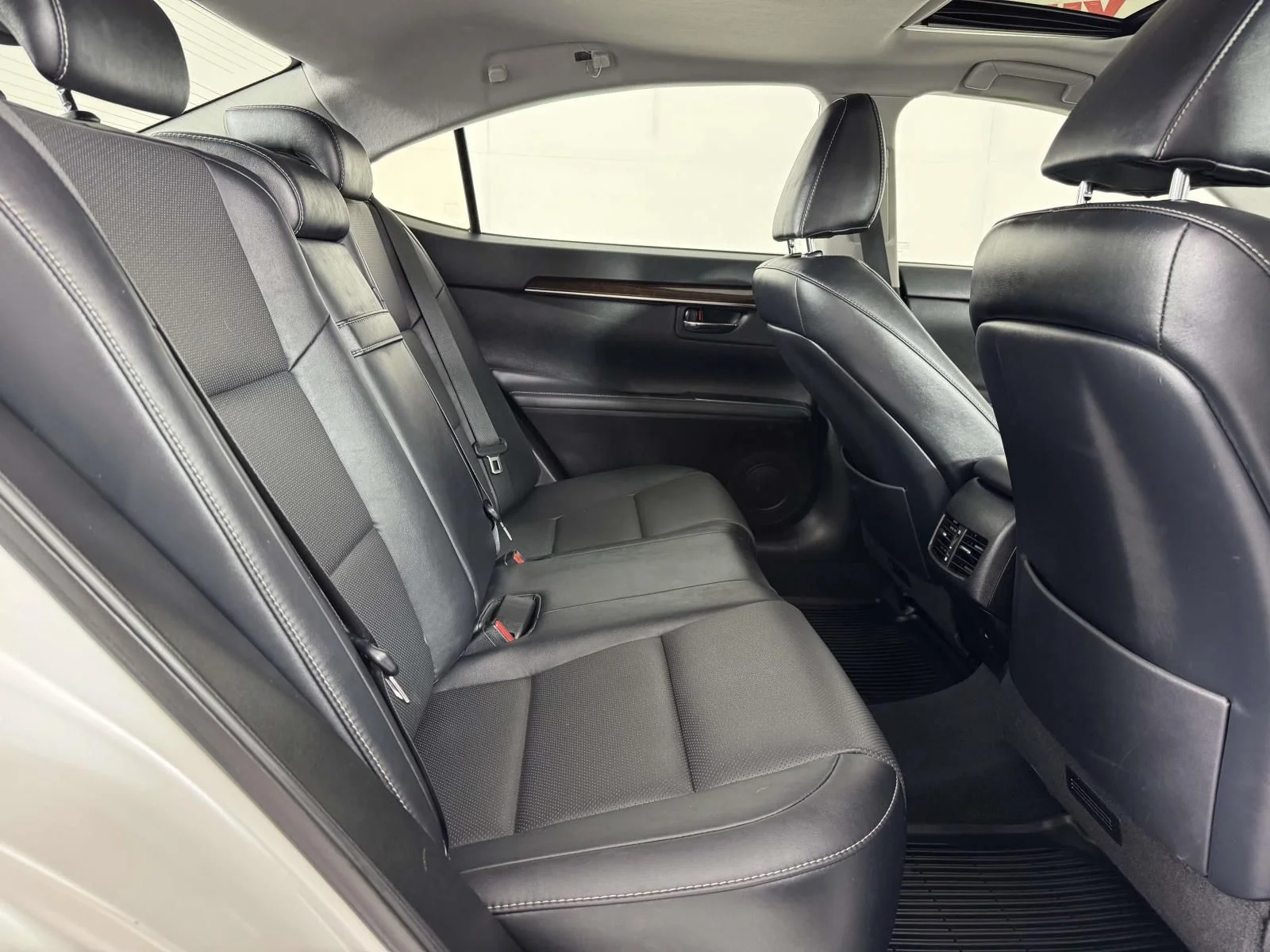 Used 2016 White Lexus 350 image 35