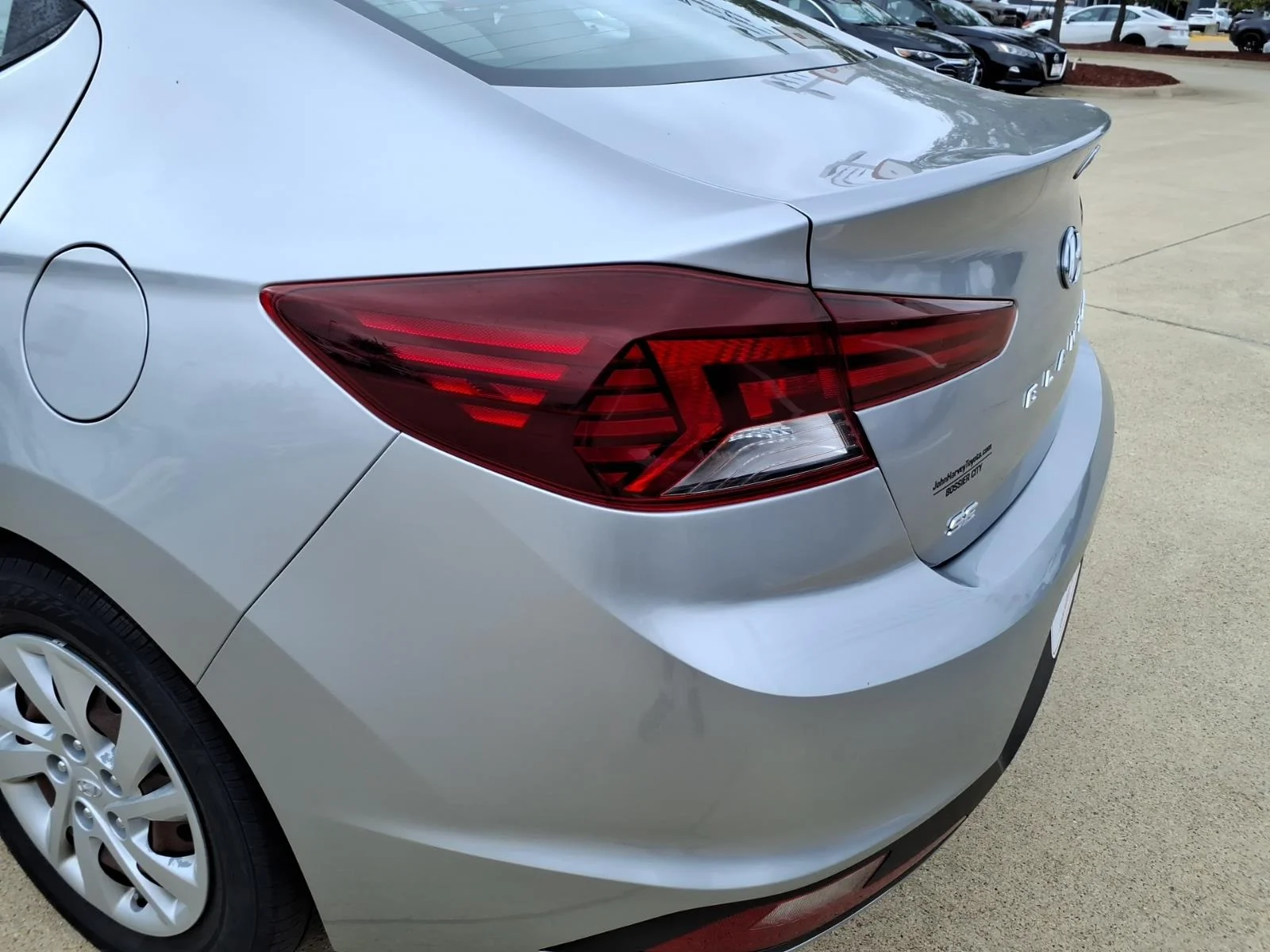 Used 2020 Stellar Silver Hyundai SE image 16