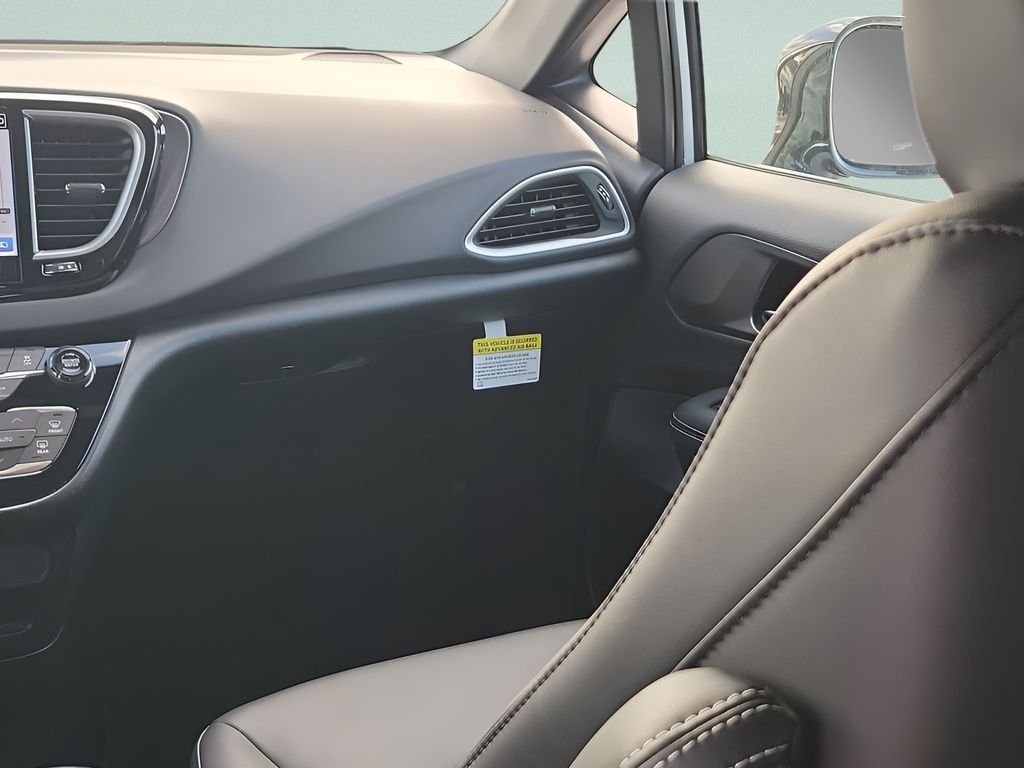 New 2026 Bright White Clear-Coat Exterior Paint Chrysler LX image 26