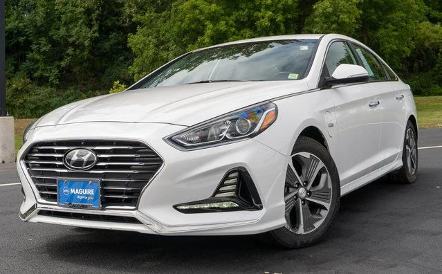 Used 2019 White Hyundai Base image 1