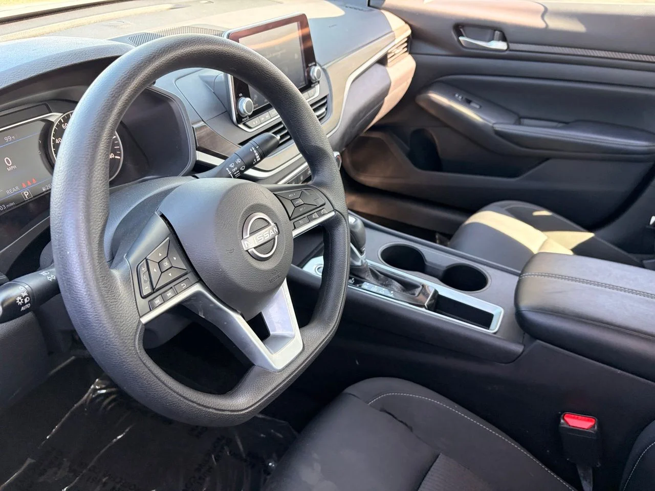 Used 2025 Glacier White Nissan 2.5 SV image 17
