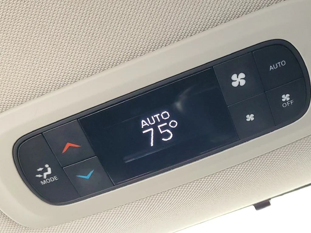 Used 2024 Silver Chrysler Touring L image 34