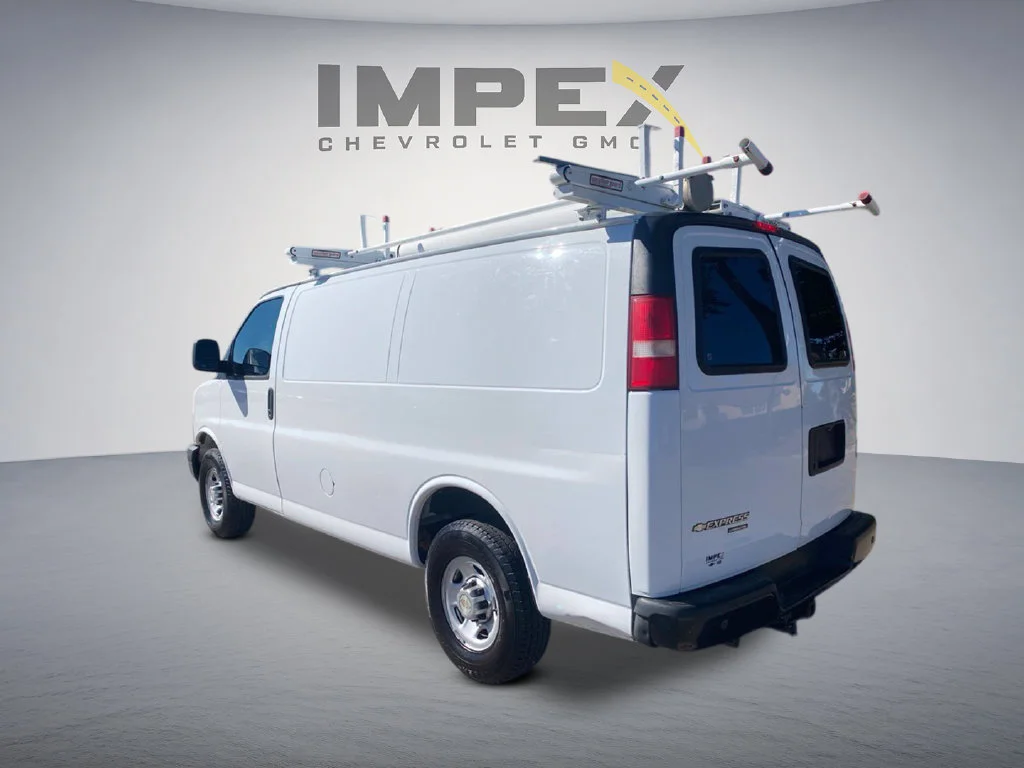 Used 2014 SUMMIT WHITE Chevrolet  image 3