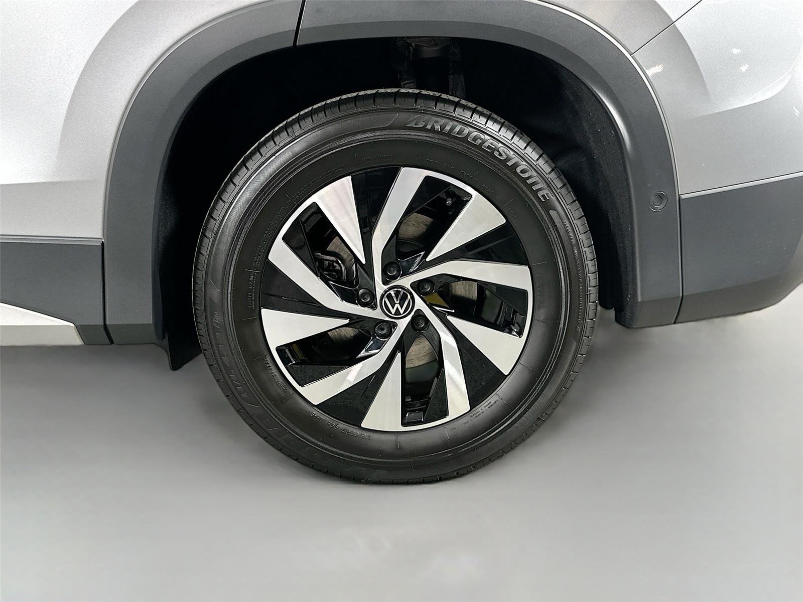 New 2026 Pyrite Silver Metallic Volkswagen S image 27