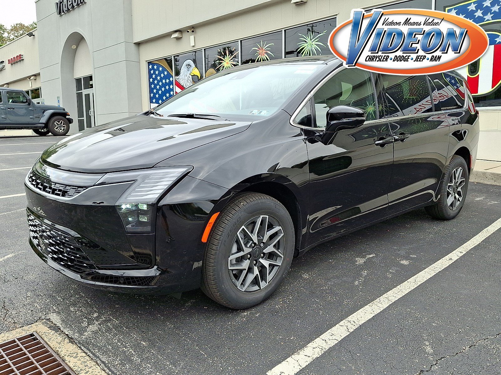 New 2027 Diamond Black Crystal Pearl-Coat Exterior Paint Chrysler Limited image 1