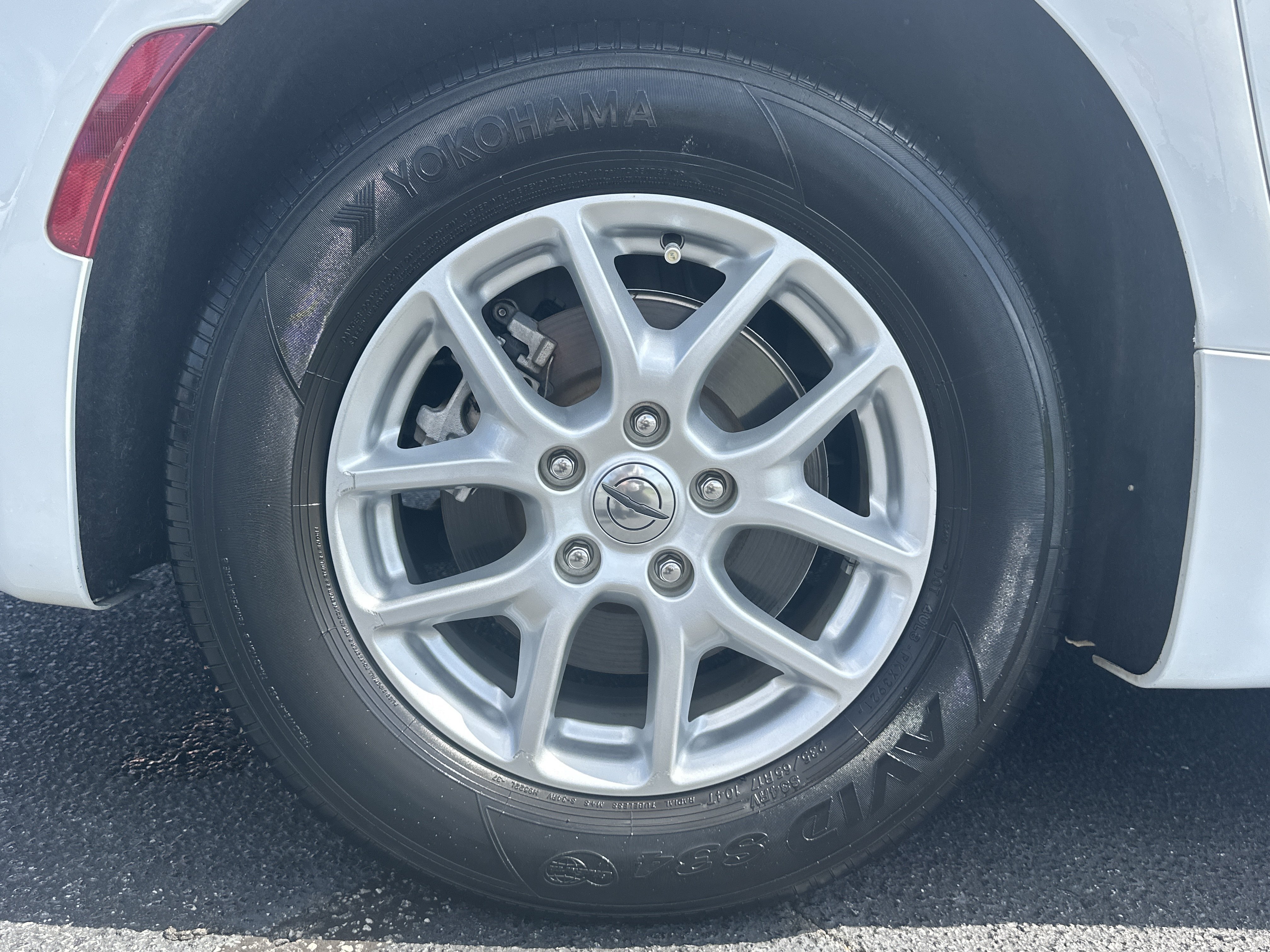 Used 2022 Bright White Clearcoat Chrysler Touring L image 18