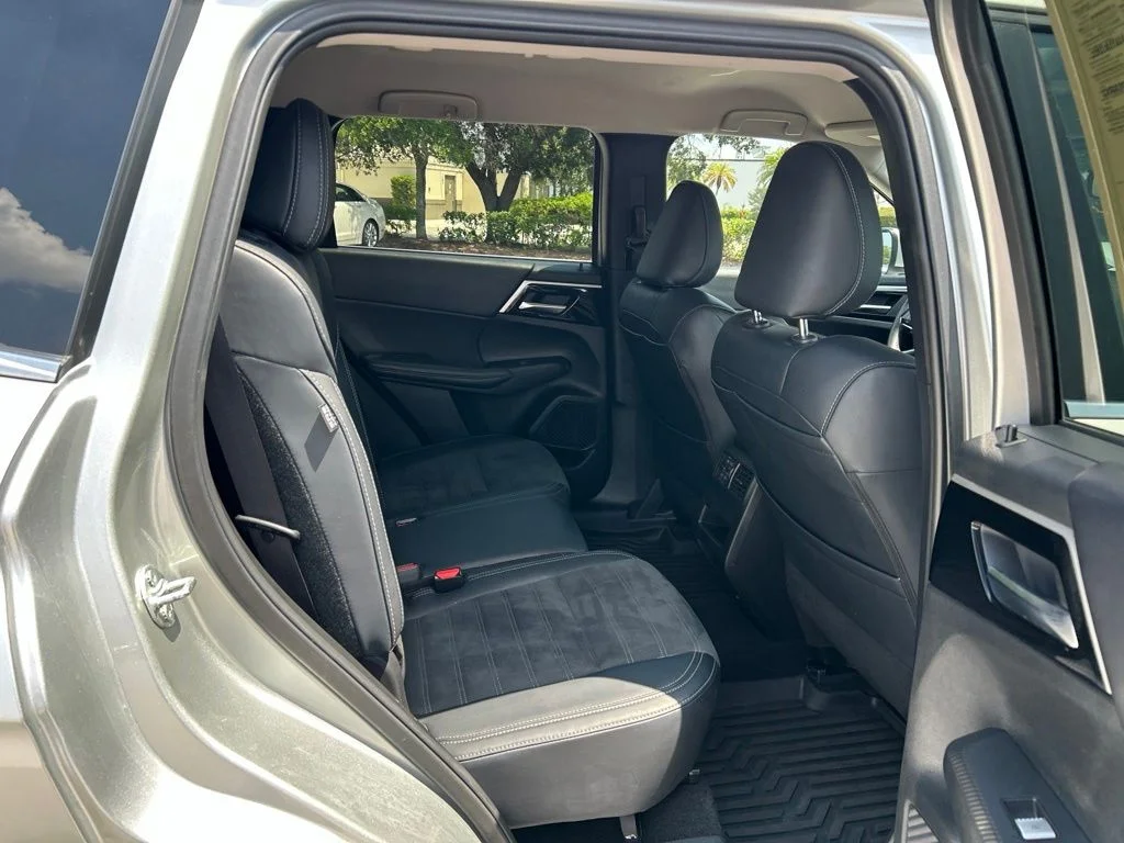 Used 2024 Silver Mitsubishi SE image 45